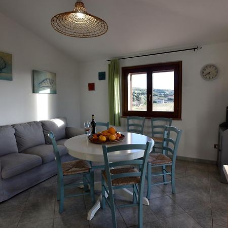דירות Magomadas Casa Nel Vigneto Con Vista Mare מראה חיצוני תמונה