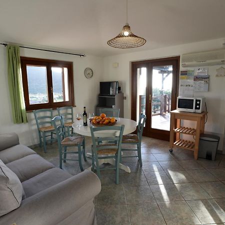 דירות Magomadas Casa Nel Vigneto Con Vista Mare מראה חיצוני תמונה