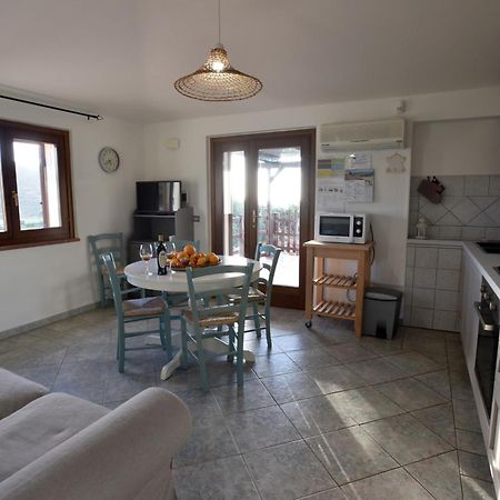 דירות Magomadas Casa Nel Vigneto Con Vista Mare מראה חיצוני תמונה
