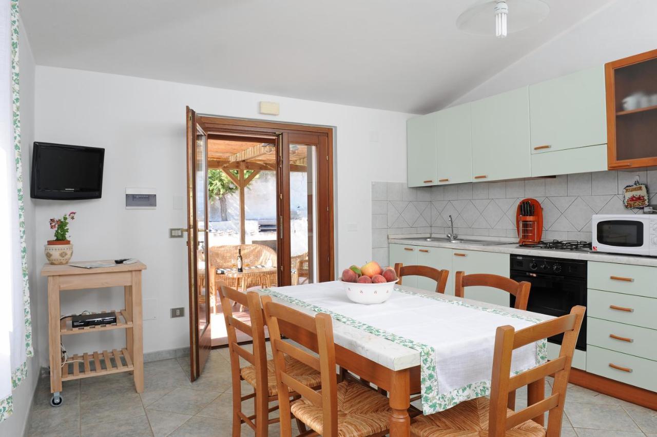 דירות Magomadas Casa Nel Vigneto Con Vista Mare מראה חיצוני תמונה